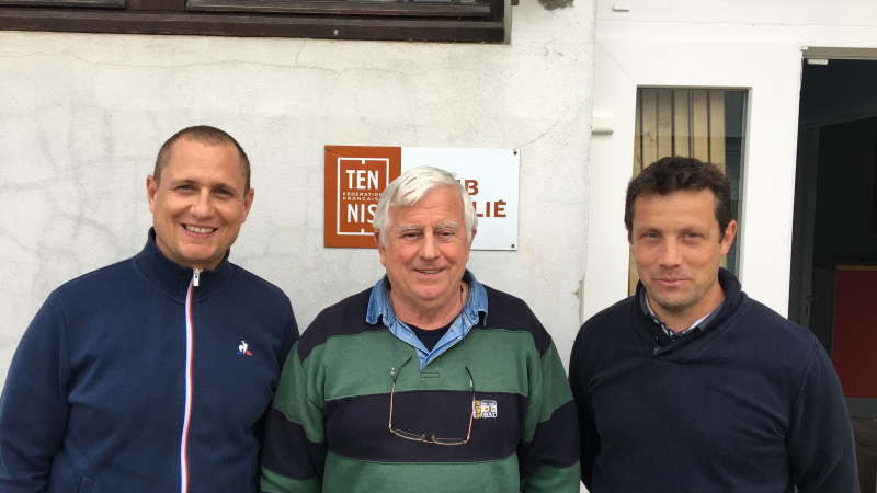 Le tournoi de tennis pascal et les juges-arbitres