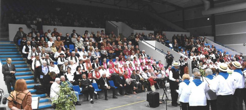  Les chorales sous l'oeil attentif de Christiane Chicard et de Julien Castaing