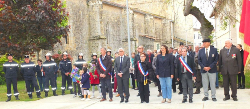Première cérémonie officielle devant le nouveau parvis