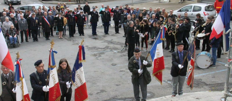 La plus jeune porte-drapeau du département défile le 8 mai