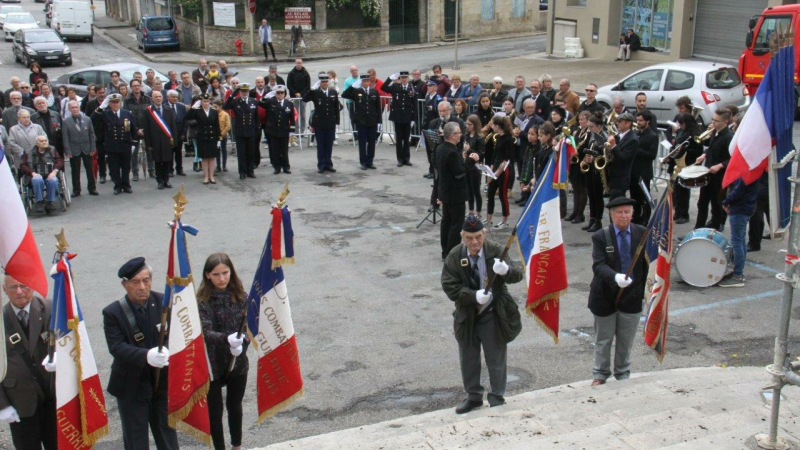 La plus jeune porte-drapeau du département défile le 8 mai