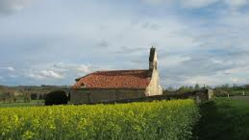 Eglise de Las : printemps et été