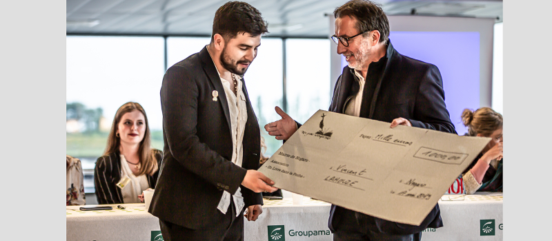 Vincent Lahouze reçoit le Prix Jeune Mousquetaire à Nogaro