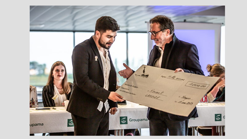 Vincent Lahouze reçoit le Prix Jeune Mousquetaire à Nogaro