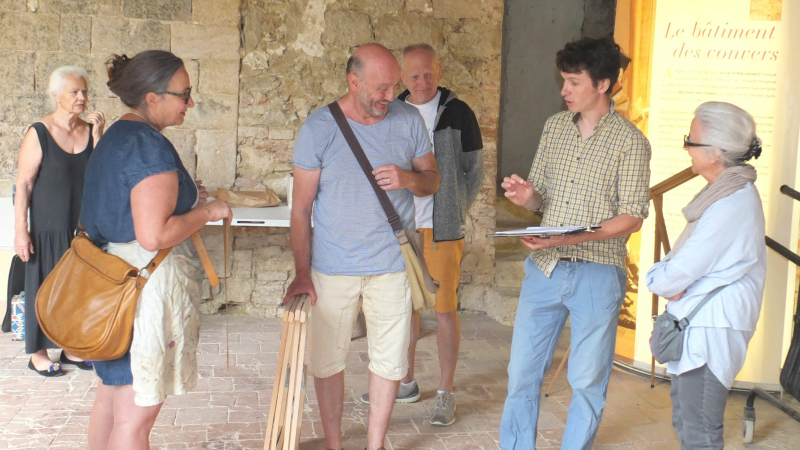 Stage de dessin à Flaran : des élèves très attentifs !