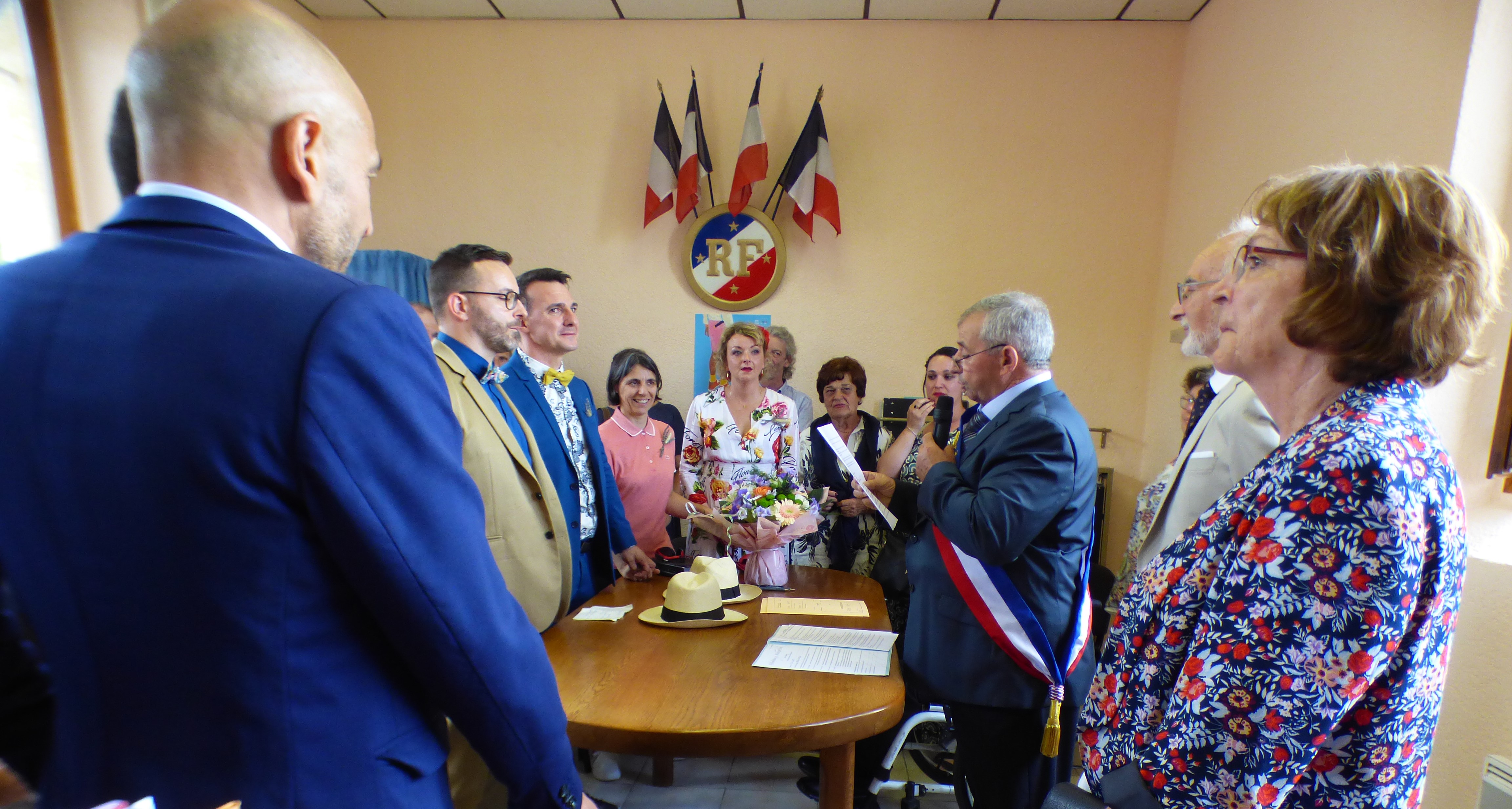  Le maire Jean-Claude Lascombes procède au mariage