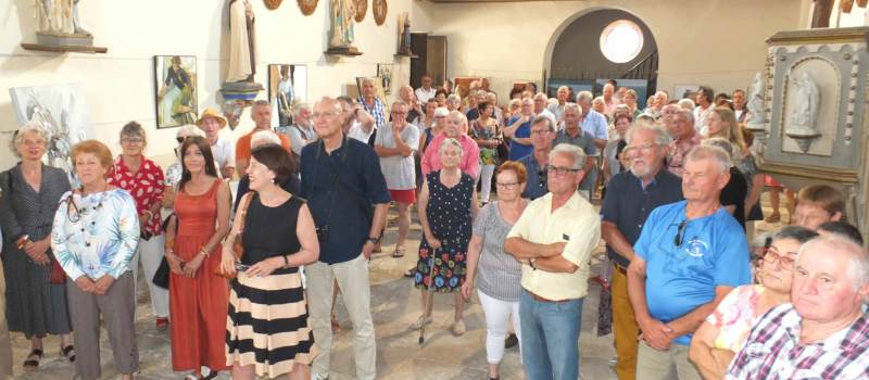 L'église du village accueille une exposition temporaire.