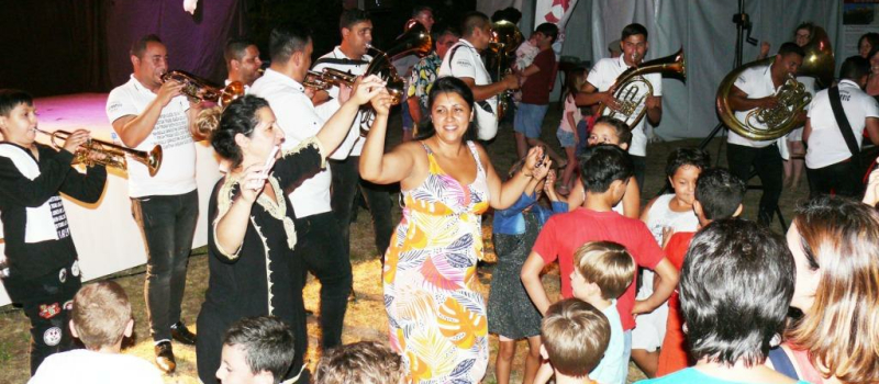 Ekrem Mamutovic Orkestar a mis le feu sur la scène durannaise