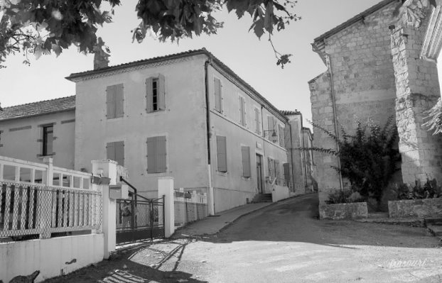 Photo en N&B de l'école de Roquelaure