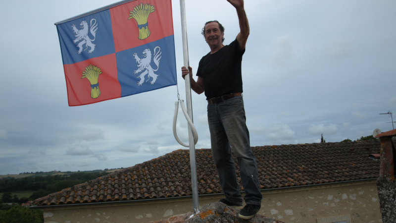 Le drapeau de la Gascogne est en place
