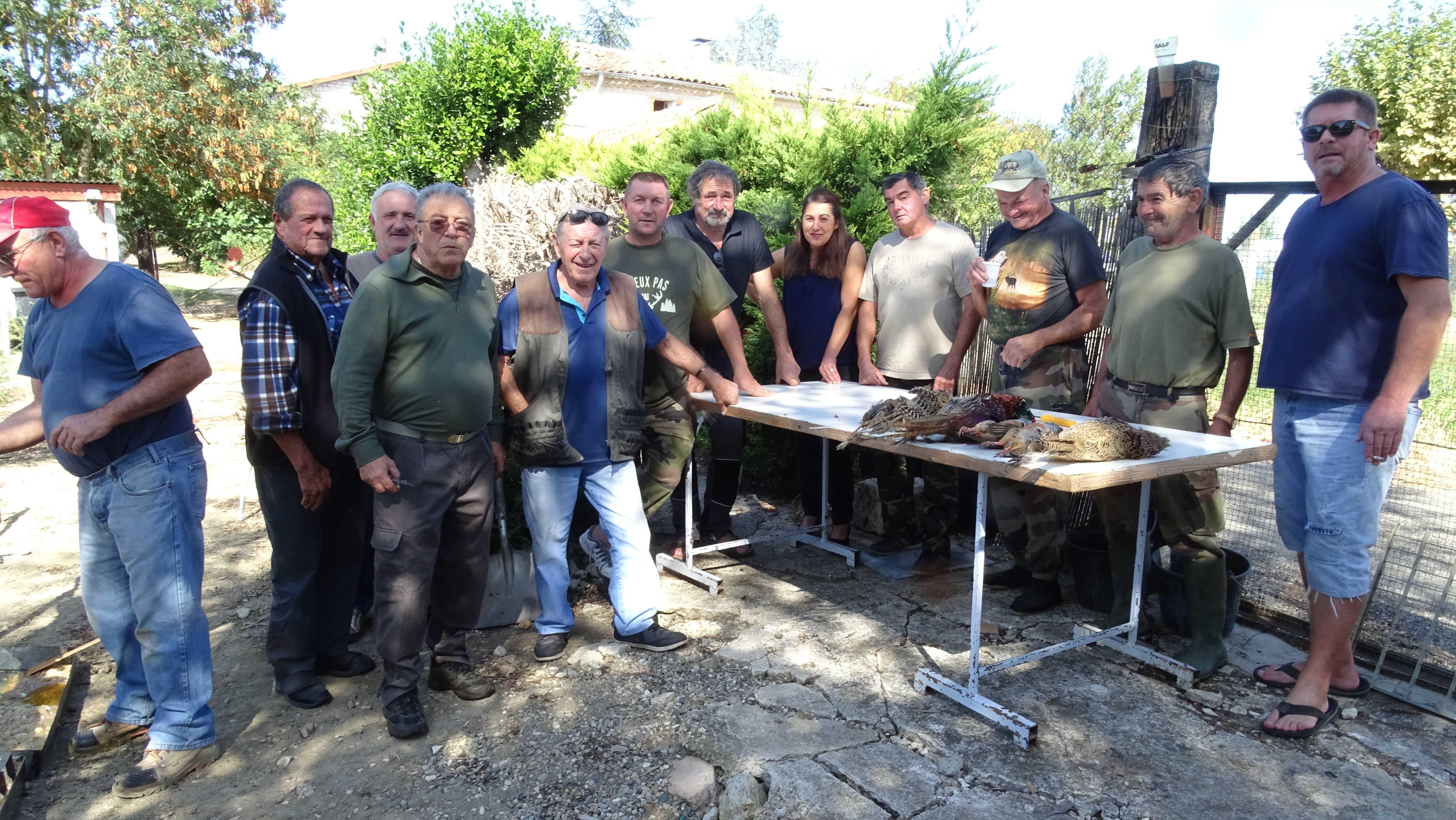 Une équipe bien joyeuse pour fêter le début de saison