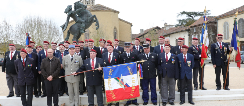 Les parachutistes se rassemblent pour  fêter leur saint patron