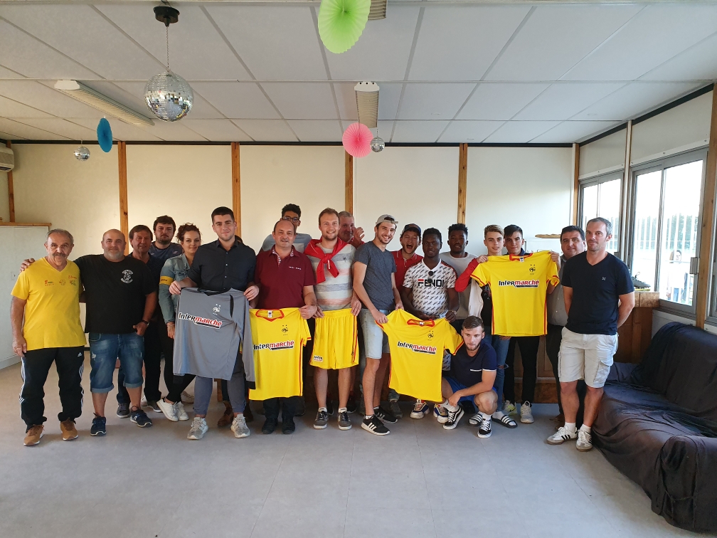 Remise de maillots par Jean-Luc Gauran