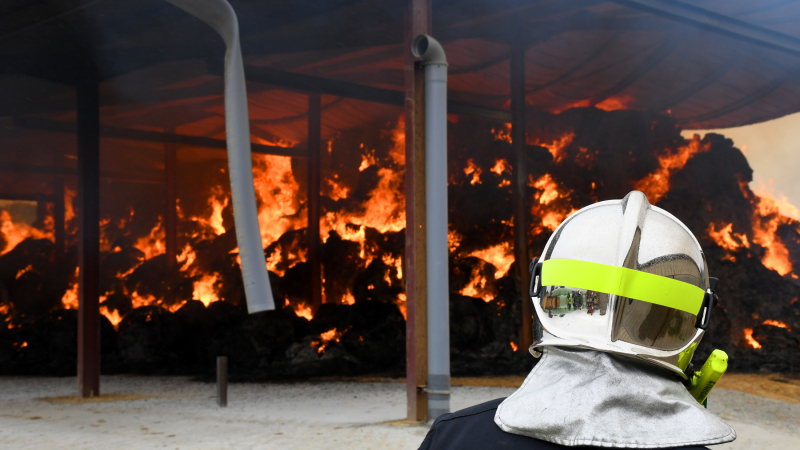 Un bâtiment agricole de 600 m2 détruit par les flammes