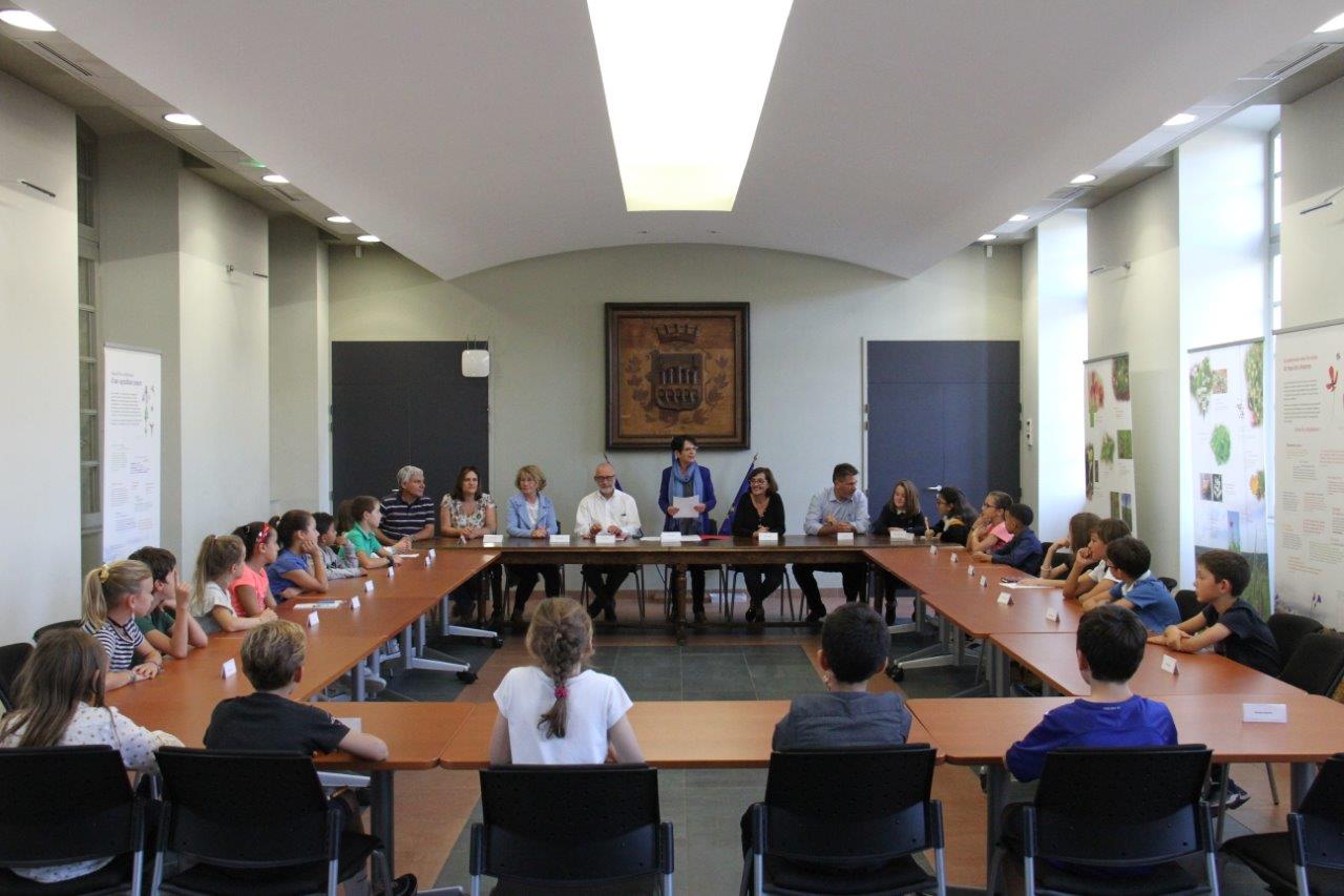 Tour de table du conseil municipal des jeunes, il fait ressortir plein d’idées et de propositions - Photos Marc Le Saux