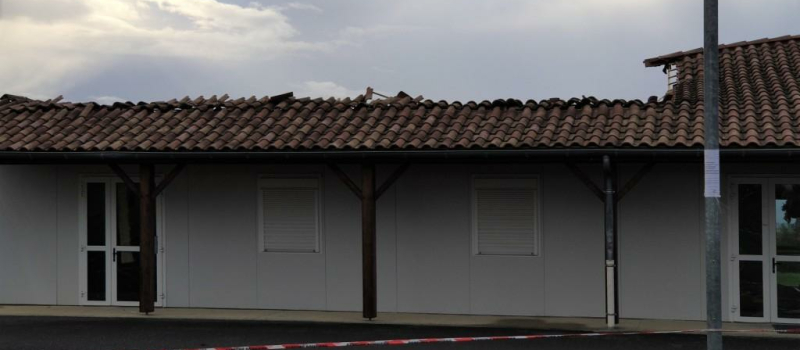 Le toit de la salle des associations s'effondre