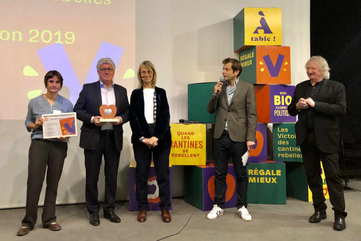 Anne Comby, chef de service restauration durable dans les collèges, Philippe Martin, Francoise Nyssen, ancienne ministre de la culture, marraine de cette 4e Edition, Laurent Mariotte, journaliste animateur de la cérémonie, et Joël Labbé sénateur du Morbihan, parrain de la manifestation
