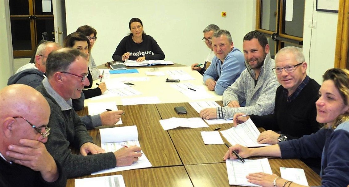Une réunion du conseil municipal, le 8 avril 2019