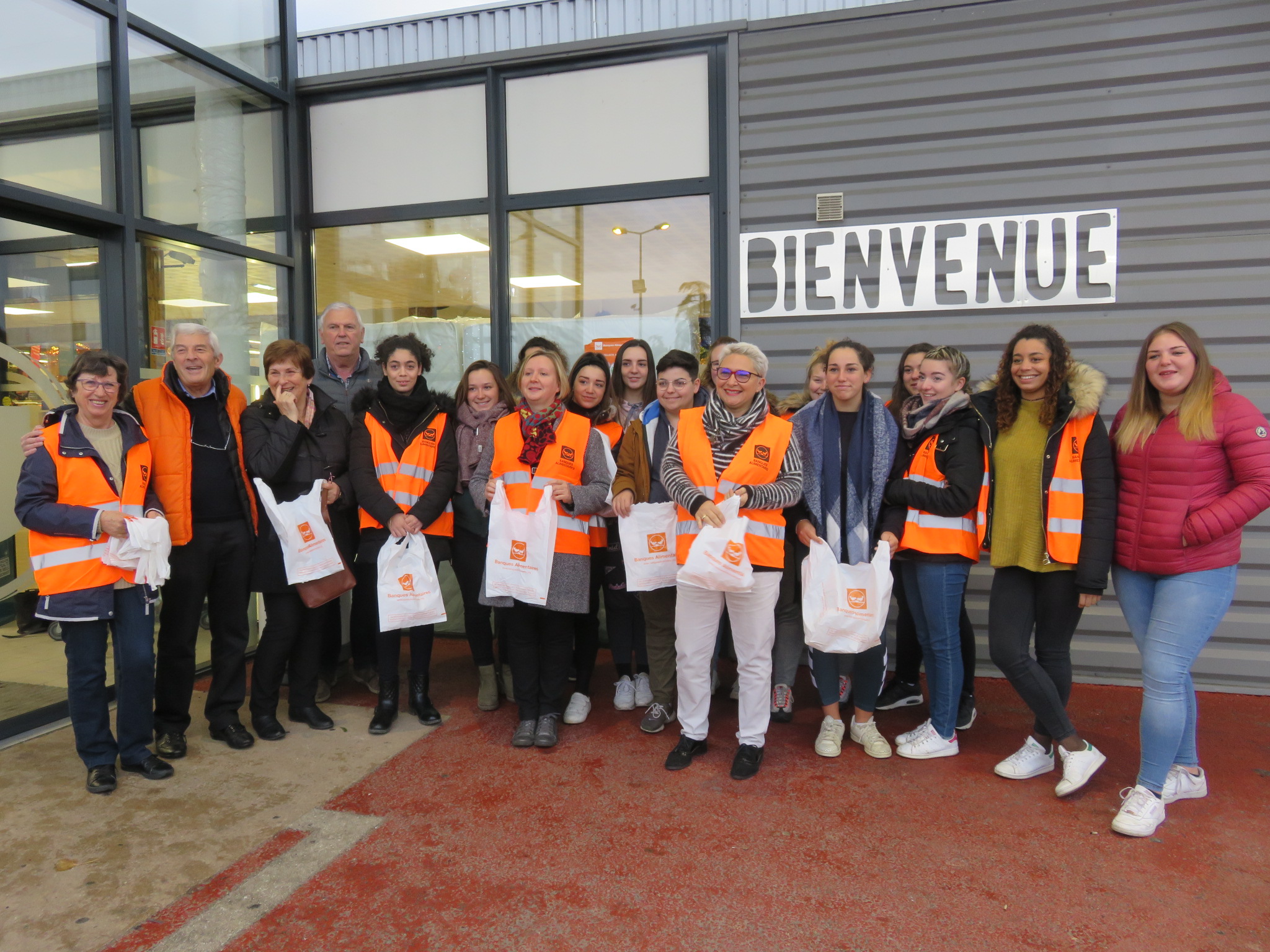 Les bénévoles prêts pour la collecte printanière, en avril 2019.