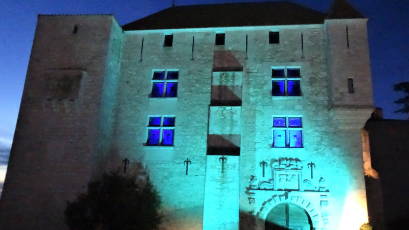 Le château est bleu