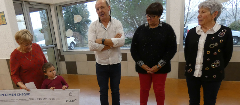 Remise d'un beau chèque