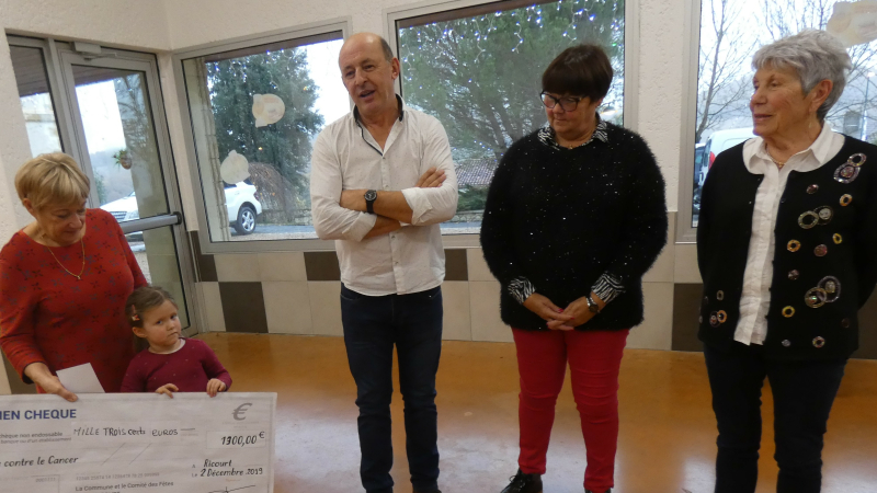 Remise d'un beau chèque