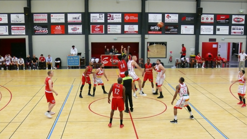 Basket nationale 2 : la défense de Pornic fait déjouer les Auscitains