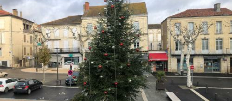 Illuminations et sapin de Noël : Vic-Fezensac revêt ses habits de fêtes !