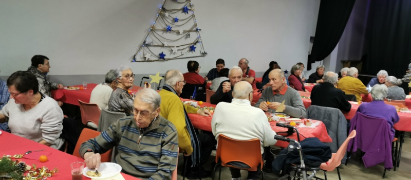 Moment de détente pour les salariés et les bénévoles de l'ADOM Trait d'Union 
