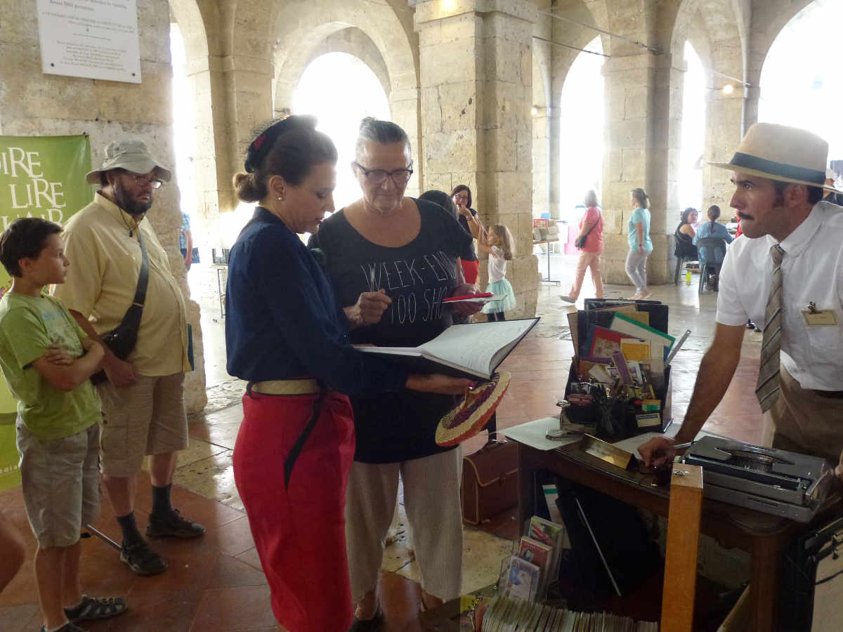 Sous la Halle de la mairie, à Fleurance, en septembre
