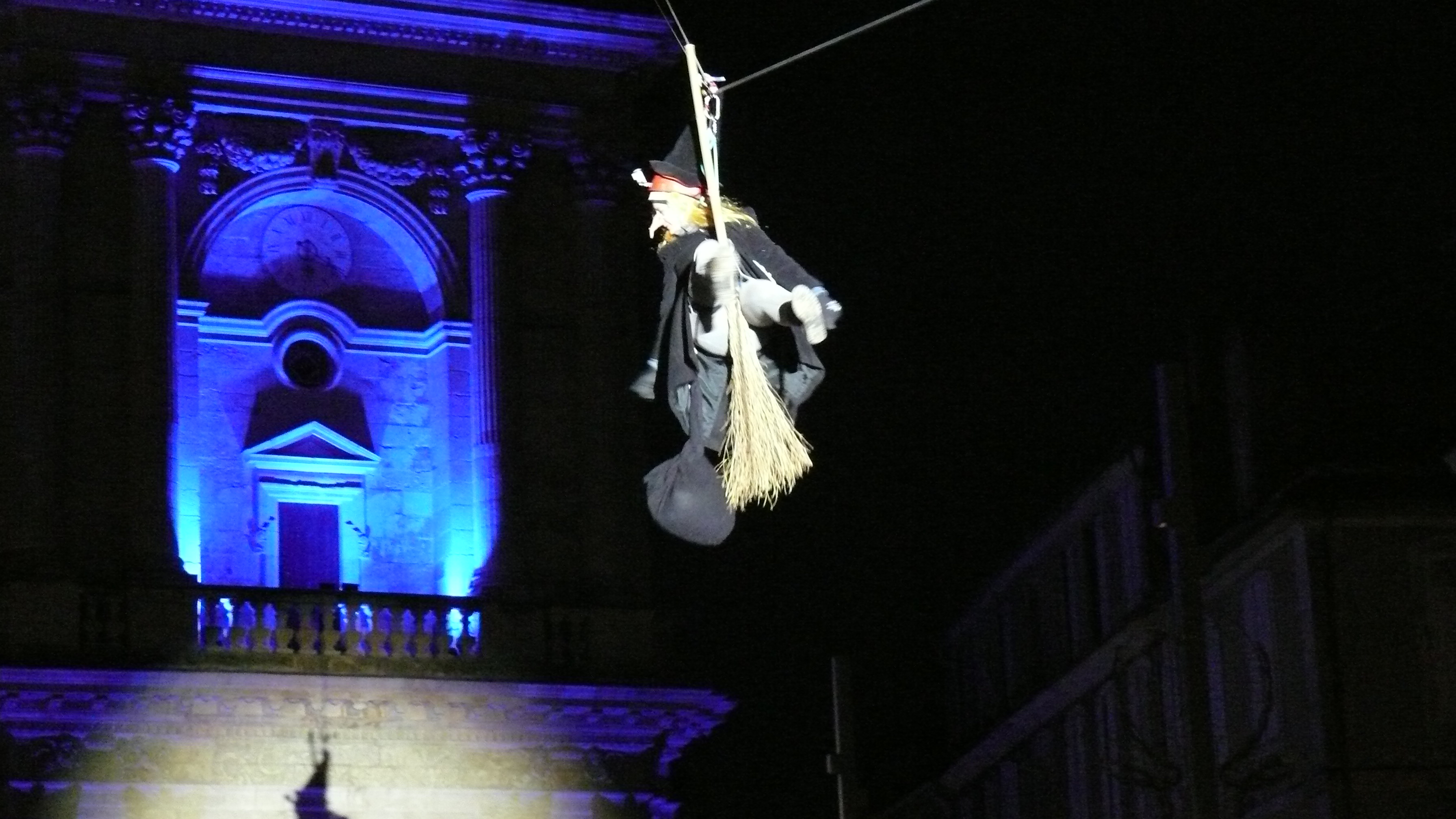 La descente de la Befana du haut de la cathédrale en janvier 2019