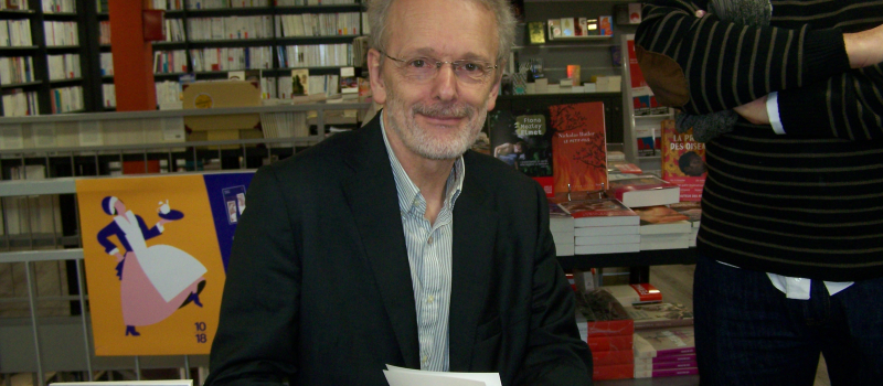 Un écrivain gimontois dédicace son dernier livre