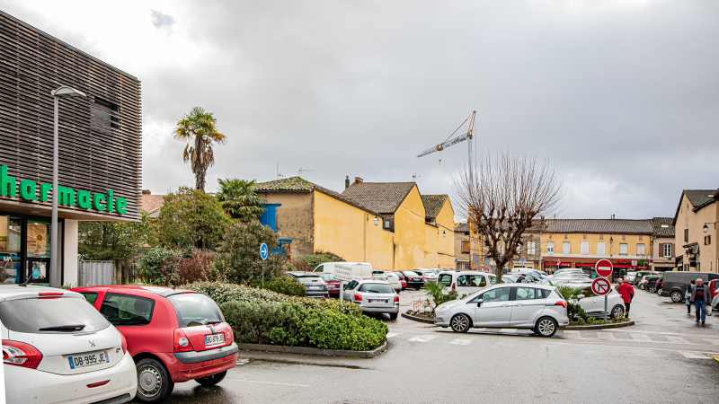 Arnaque ordinaire dans la rue, à Nogaro  