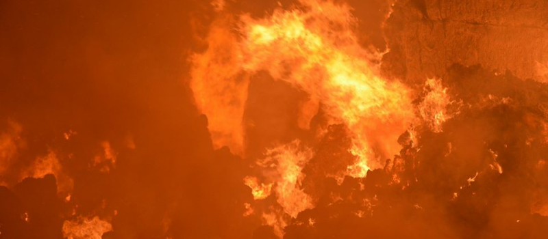 Voitures incendiées à Condom, une immense paillère en feu et accidents de voitures