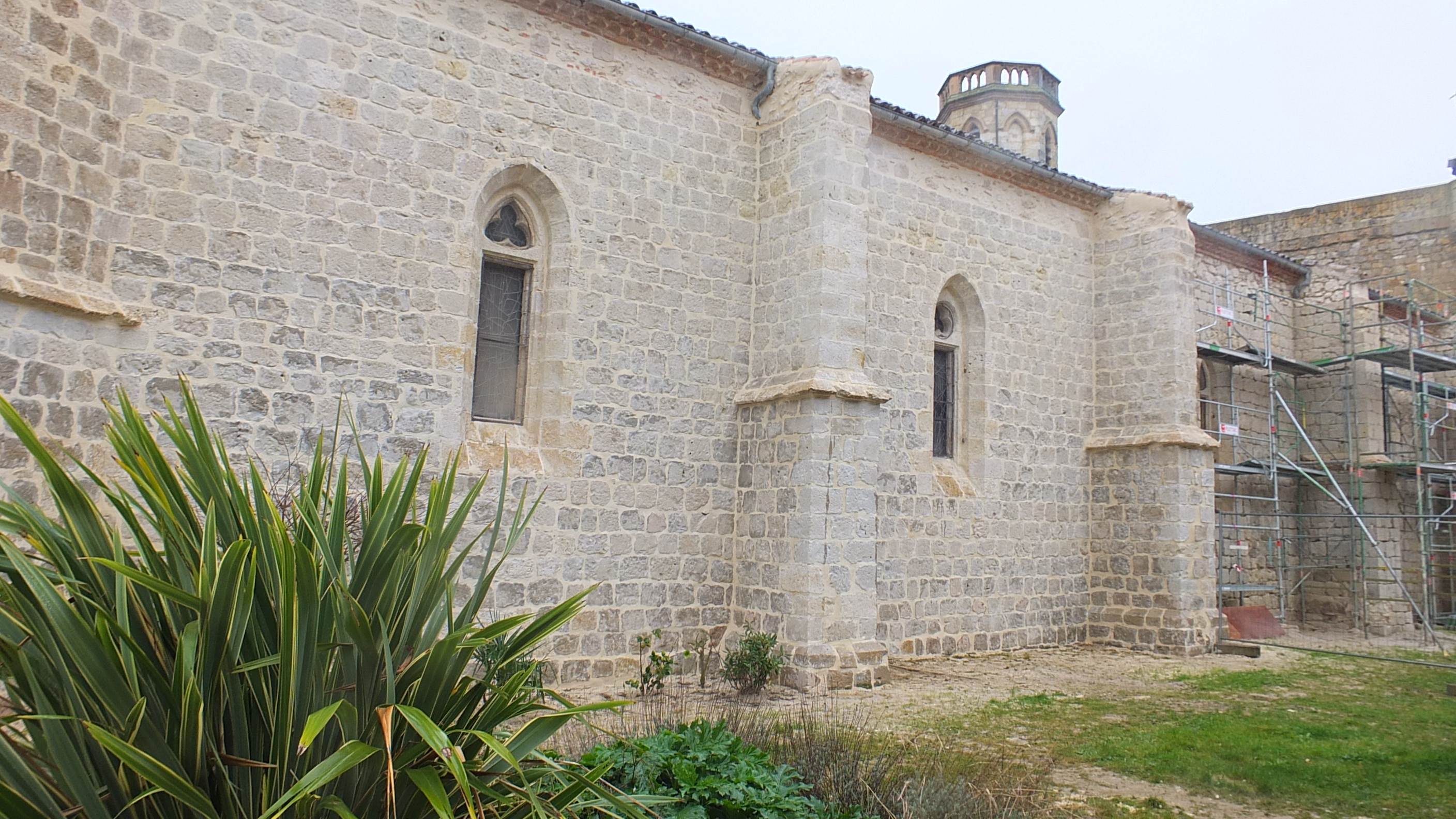 Restauration du mur de l'église.