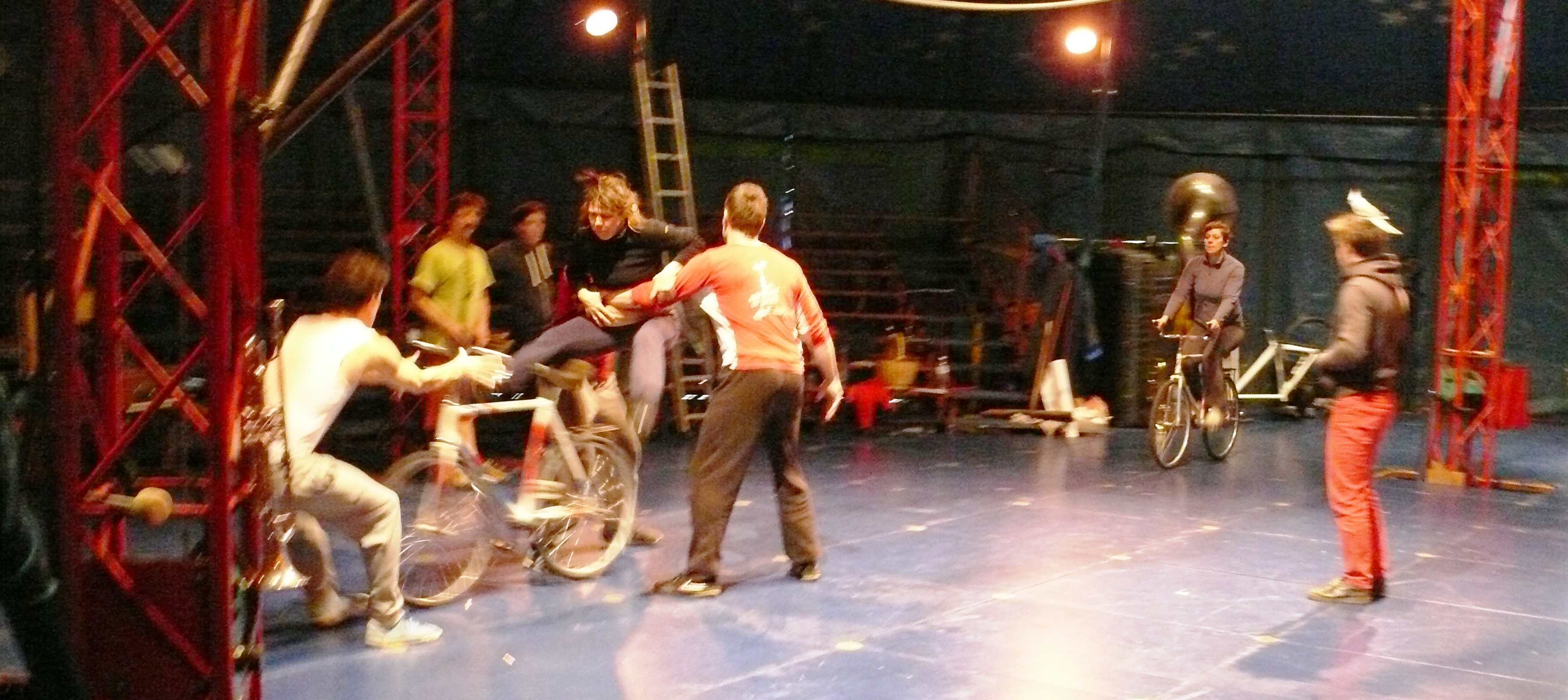 Les artistes lors de la répétition de leur spectacle (V)îvre.