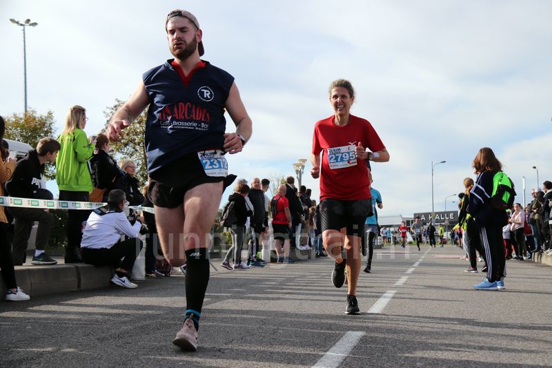 Lydia Vergnet termine le parcours de 10 km - Photo Running Trail