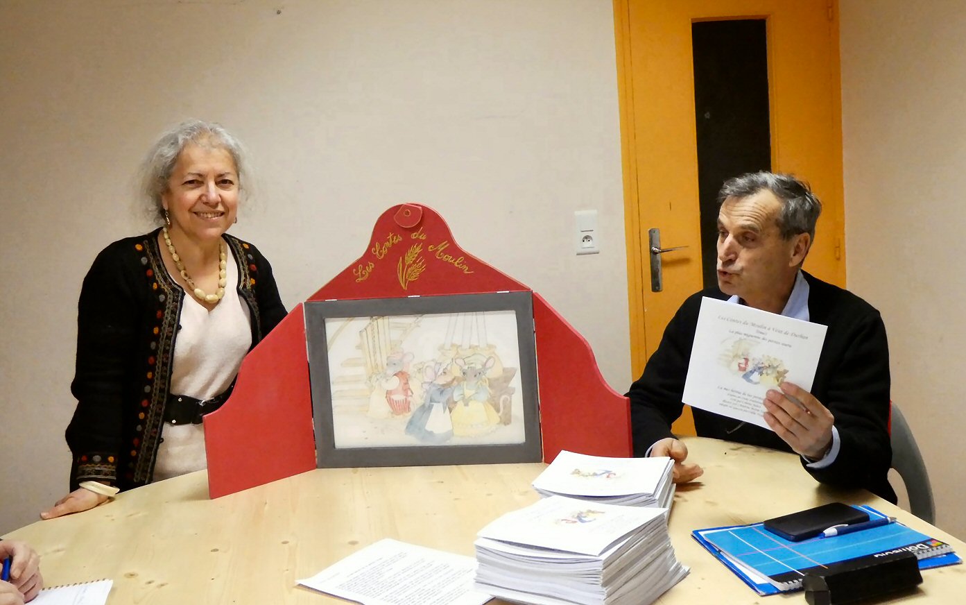  Présentation du conte et du Kamishibaï par Chritine Bertin-Taris et le maire Alain Ribolleda 
