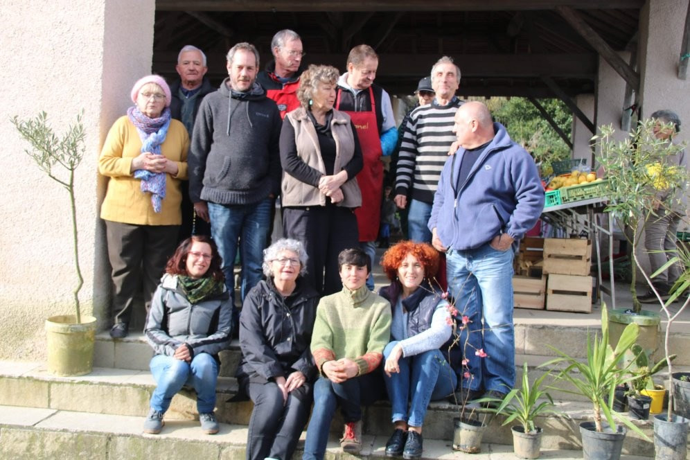 Le groupe de bénévoles qui accueillera les exposants, bibliophyles  à l'occasion de la première foire aux livres à Madiran