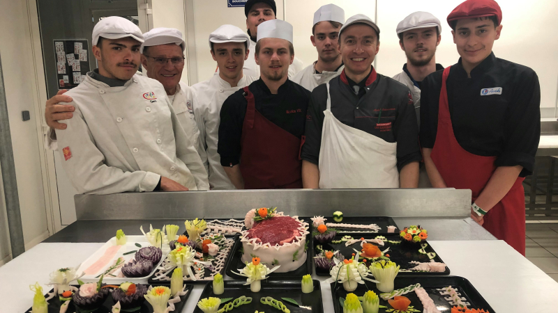 Les apprentis de la section boucherie de l’Ecole des Métiers du Gers à Paris 