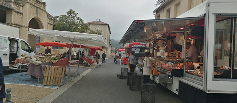 Petit, très petit marché, ce lundi