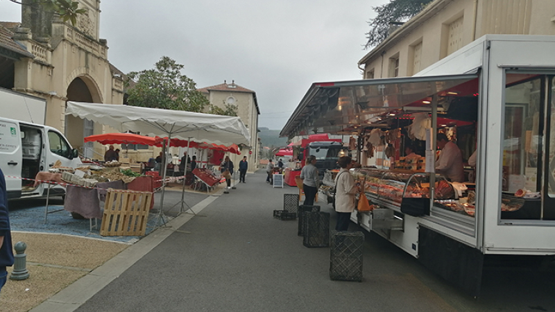 Petit, très petit marché, ce lundi