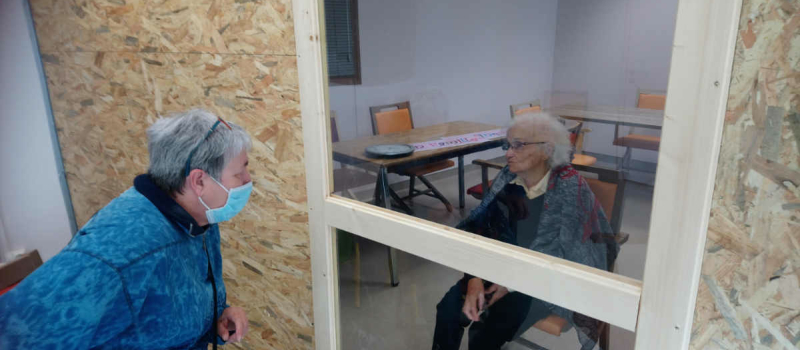 Rompre l'isolement ; renouer le contact