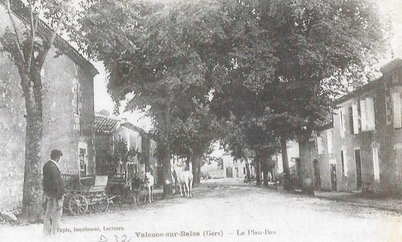 Monsieur Prunel, est ce que cela pourrait être lui au premier plan de  cette carte postale ?
