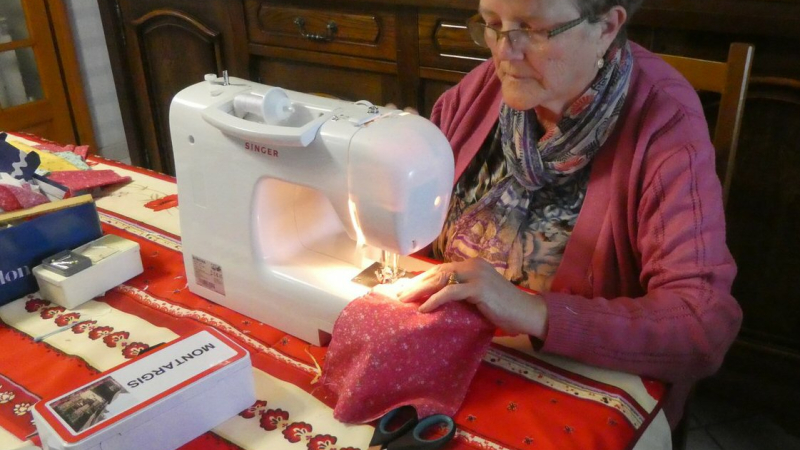 Déjà plus d'une centaine de masques à l'actif de Christiane Fongaro ! 