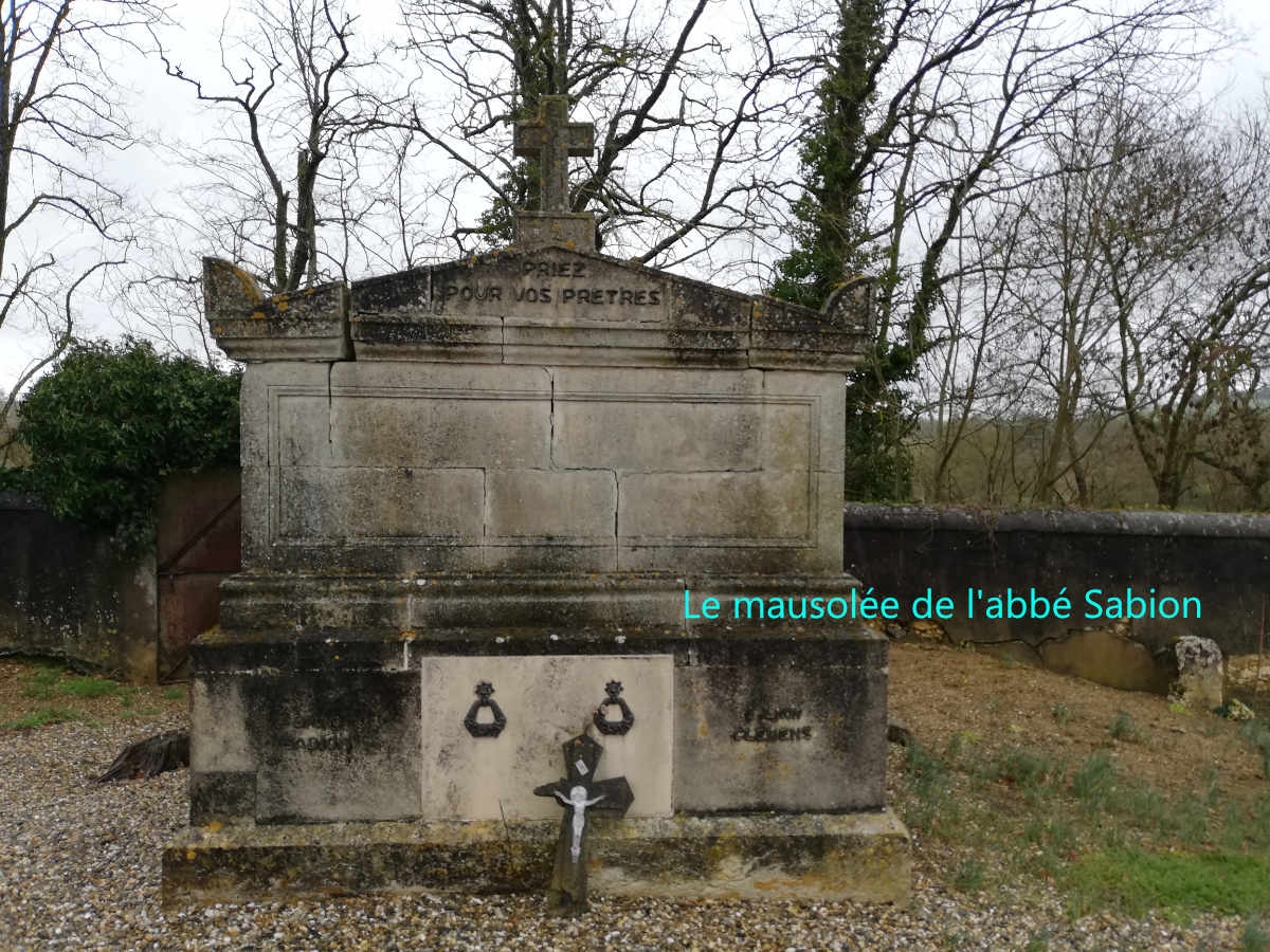 Le mausolée de l'abbé Sabion
