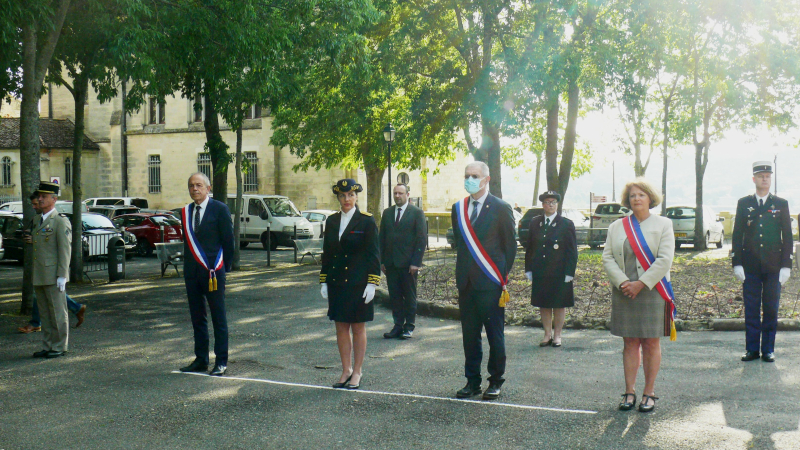 8 mai, une cérémonie en comité restreint emplie de solennité