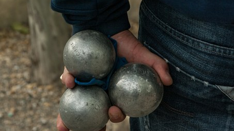 Pas de pétanque sur les promenades avant le 31 mai