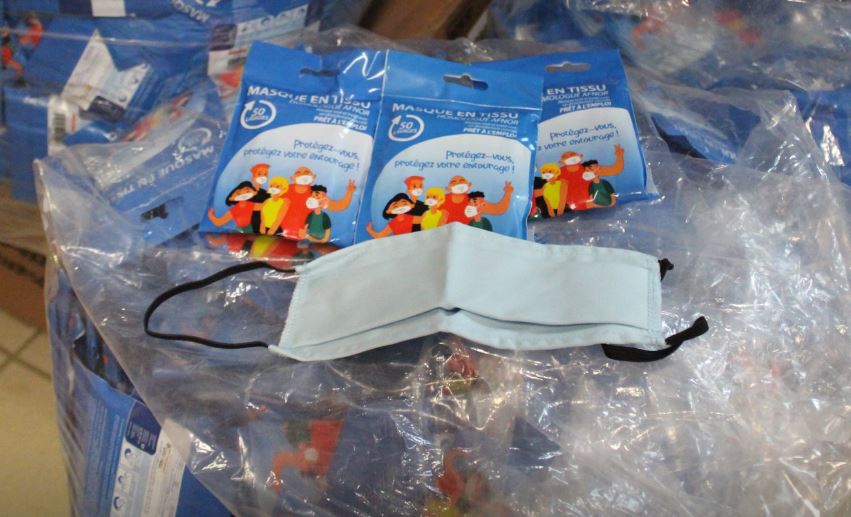 Stock de masques à distribuer - Photo Facebook Ville d'Auch