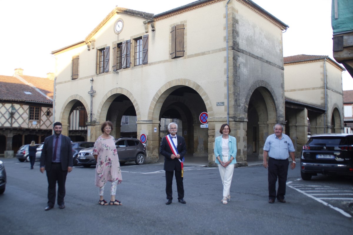 De gauche à droite : Fabien Arrouy, Marie-Jo Burel, Jean-Loup Arenou, Martine Mochi Tujague et Jean-Claude Lurde